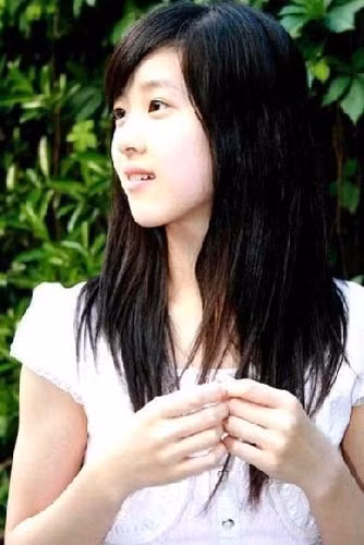 Cô bé trà sữa Chương Trạch Thiên với khuôn mặt dễ thương, xinh xắn như một diễn viên Hàn Quốc. Cô bé trà sữa Chương Trạch Thiên với khuôn mặt dễ thương, xinh xắn như một diễn viên Hàn Quốc.