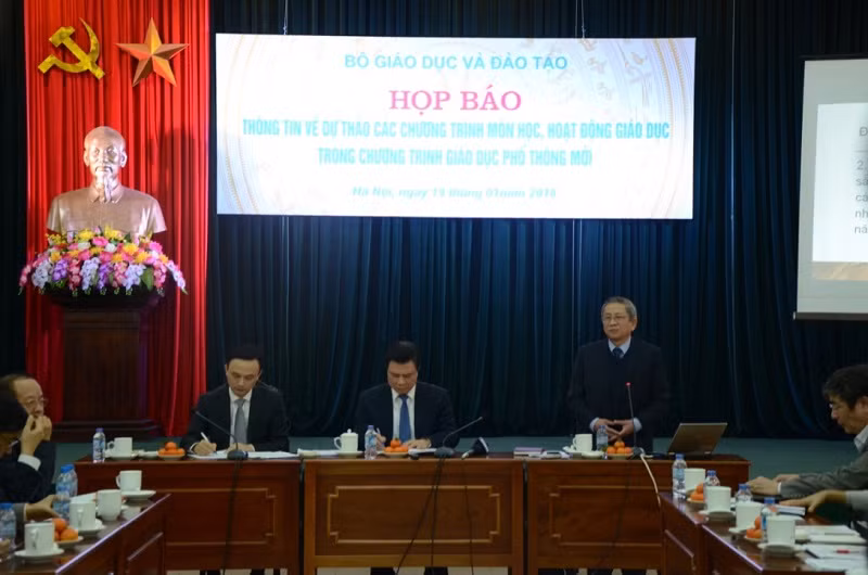 Bộ Giáo dục và Đào tạo đang công bố dự thảo chương trình môn học, hoạt động giáo dục trong chương trình giáo dục phổ thông mới. (Ảnh: Thùy Linh) Bộ Giáo dục và Đào tạo đang công bố dự thảo chương trình môn học, hoạt động giáo dục trong chương trình giáo dục phổ thông mới. (Ảnh: Thùy Linh)