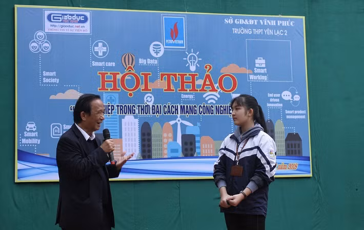 Cô học trò Doãn Thu Trang nghĩ: “Nếu chúng ta nỗ lực hết mình thì không có công việc này sẽ có công việc khác phù hợp, cánh cửa này đóng lại thì sẽ có cánh cửa khác mở ra...". (Ảnh: Thùy Linh)