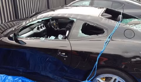 Chiếc Ferrari 612 Scaglietti sau khi bị phá hủy, thiệt hại ước tính trên 40.000 USA.