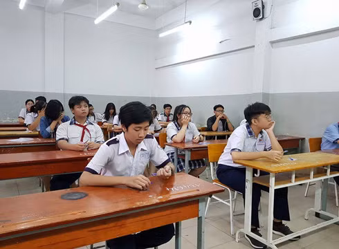 Thí sinh chuẩn bị bắt đầu làm bài thi môn Văn kỳ thi tuyển sinh lớp 10 (ảnh: P.L)