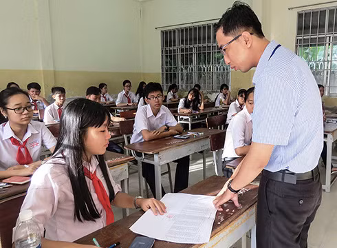Thí sinh Cần Thơ làm bài thi tuyển sinh vào lớp 10 (ảnh: Báo Cần Thơ) Thí sinh Cần Thơ làm bài thi tuyển sinh vào lớp 10 (ảnh: Báo Cần Thơ)