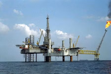 Giàn khoan dầu khí của Philippinese ở biển Đông.