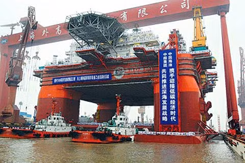 Giàn khoan nước sâu "Dầu khí Hải dương 981" của Tổng Công ty Dầu khí Hải dương Trung Quốc.