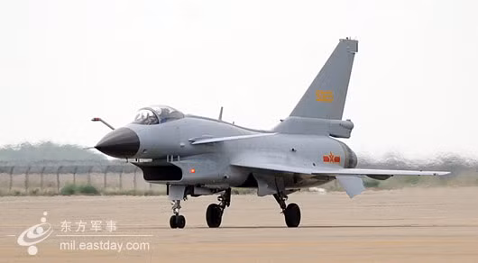 Máy bay chiến đấu J-10 trên đường băng. Máy bay chiến đấu J-10 trên đường băng.