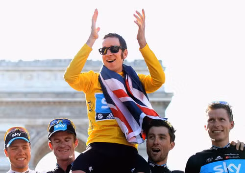 Bradley Wiggins trở thành cua-rơ người Anh đầu tiên vô địch giải Tour de France. Bradley Wiggins trở thành cua-rơ người Anh đầu tiên vô địch giải Tour de France.