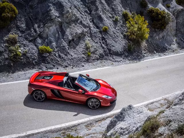 Để tạo ra được MP4-12C spider, McLaren đã kí hợp đồng với hãng Webasto – một hãng lắp đặt cửa nóc nổi tiếng của Đức nhằm mục đích tạo ra một chiếc xe có mui gấp cứng giống như siêu xe Ferrari 458 Spider. Kết quả là MP4-12C Spider ra đời mang lại cảm giác đặc biệt như một siêu xe mui trần hiệu suất cao. Để tạo ra được MP4-12C spider, McLaren đã kí hợp đồng với hãng Webasto – một hãng lắp đặt cửa nóc nổi tiếng của Đức nhằm mục đích tạo ra một chiếc xe có mui gấp cứng giống như siêu xe Ferrari 458 Spider. Kết quả là MP4-12C Spider ra đời mang lại cảm giác đặc biệt như một siêu xe mui trần hiệu suất cao.