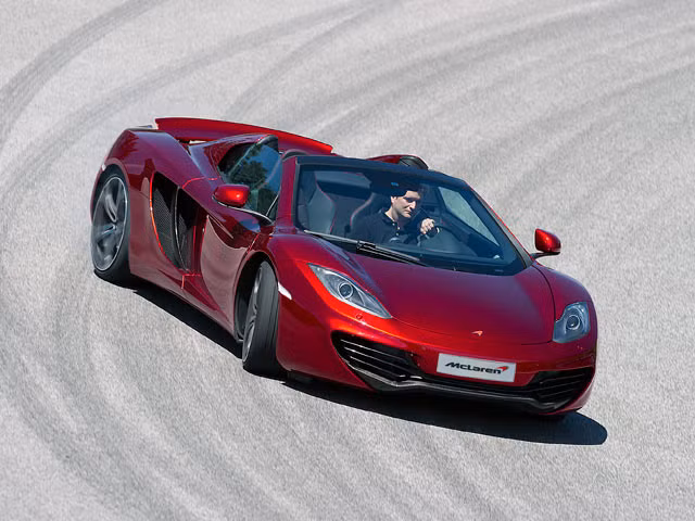 Hiện tại, có khoảng 38 đại lý McLaren trong số 22 quốc gia trên thế giới đang bắt đầu nhận đơn đặt hàng cho mẫu xe này để kịp giao hàng trong tháng 11 tới. Hiện tại, có khoảng 38 đại lý McLaren trong số 22 quốc gia trên thế giới đang bắt đầu nhận đơn đặt hàng cho mẫu xe này để kịp giao hàng trong tháng 11 tới.