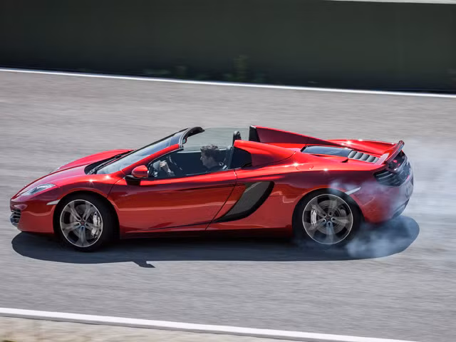 Mẫu xe mui trần mới này có thể tăng tốc từ 0 – 100 km/h trong vòng 3,1 giây, và có thể tăng tốc lên 200 km/h trong vòng 9,0 giây, và mất 10,4 giây để hoàn thành quãng đường dài 400 m, Mẫu xe mui trần mới này có thể tăng tốc từ 0 – 100 km/h trong vòng 3,1 giây, và có thể tăng tốc lên 200 km/h trong vòng 9,0 giây, và mất 10,4 giây để hoàn thành quãng đường dài 400 m,