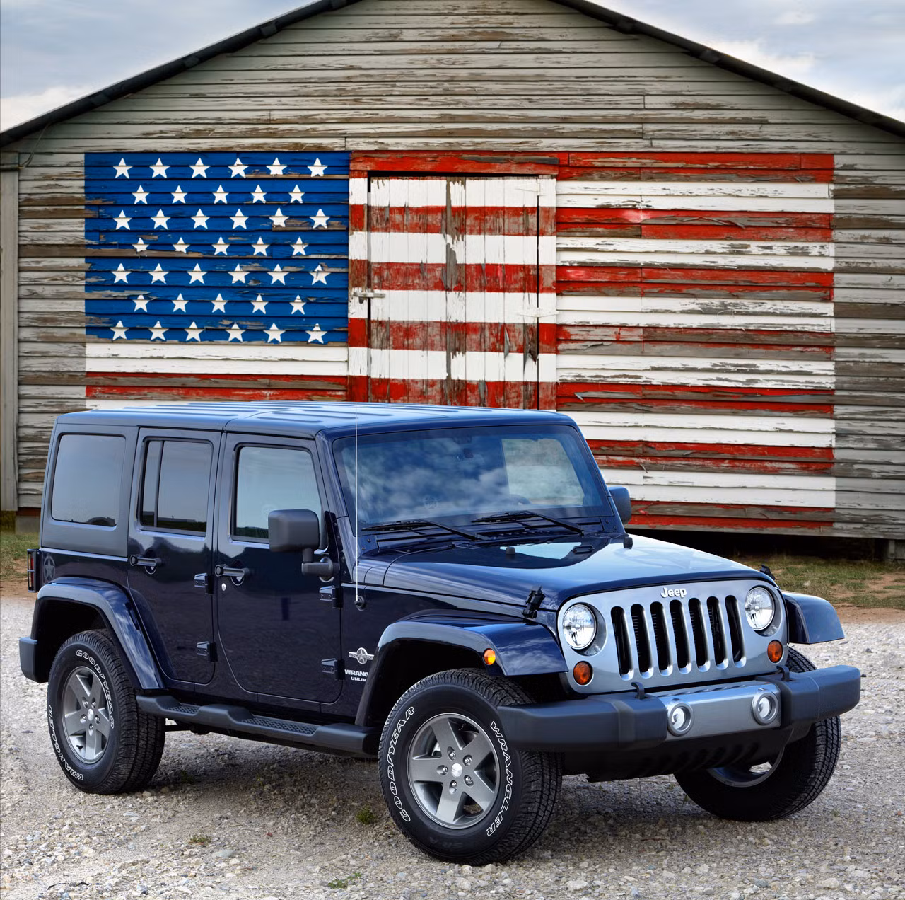 Biểu tượng đầu tiên của lịch sử Jeep Wrangler là những chiếc xe phục vụ trong quân đội, những chiếc xe này đã chứng minh khả năng offroad của chúng bằng việc đưa lực lượng vũ trang đến những nơi có địa hình khó đi nhất. Cho đến ngày nay, sau 70 năm tung hoành, chiếc xe tiện dụng bằng xương bằng thịt này đã được cải tiến và có phần văn minh, hiện đại hơn.