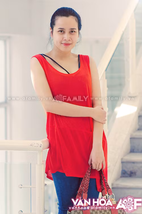 Lưu Hương Giang ngoài đời vẫn rất giản dị, mộc mạc. (Theo: afamily). Xem thêm: Sao Việt đẹp/ Sao Việt xấu Lưu Hương Giang ngoài đời vẫn rất giản dị, mộc mạc. (Theo: afamily). Xem thêm: Sao Việt đẹp/ Sao Việt xấu