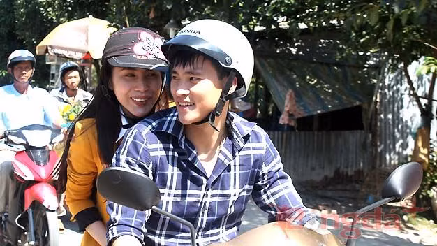 Công Vinh và Thủy Tiên với nét đẹp giản dị của đời thường. (Theo: bongdaplus). Xem thêm: Sao Việt đẹp/ Sao Việt xấu Công Vinh và Thủy Tiên với nét đẹp giản dị của đời thường. (Theo: bongdaplus). Xem thêm: Sao Việt đẹp/ Sao Việt xấu