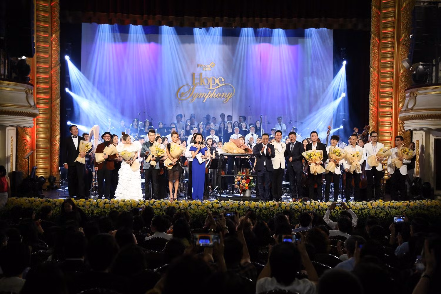 “Hope Symphony 2022” đã mang đến cho khán giả nhiều xúc cảm về những giá trị nhân văn sâu sắc, niềm tin và tình yêu thương.