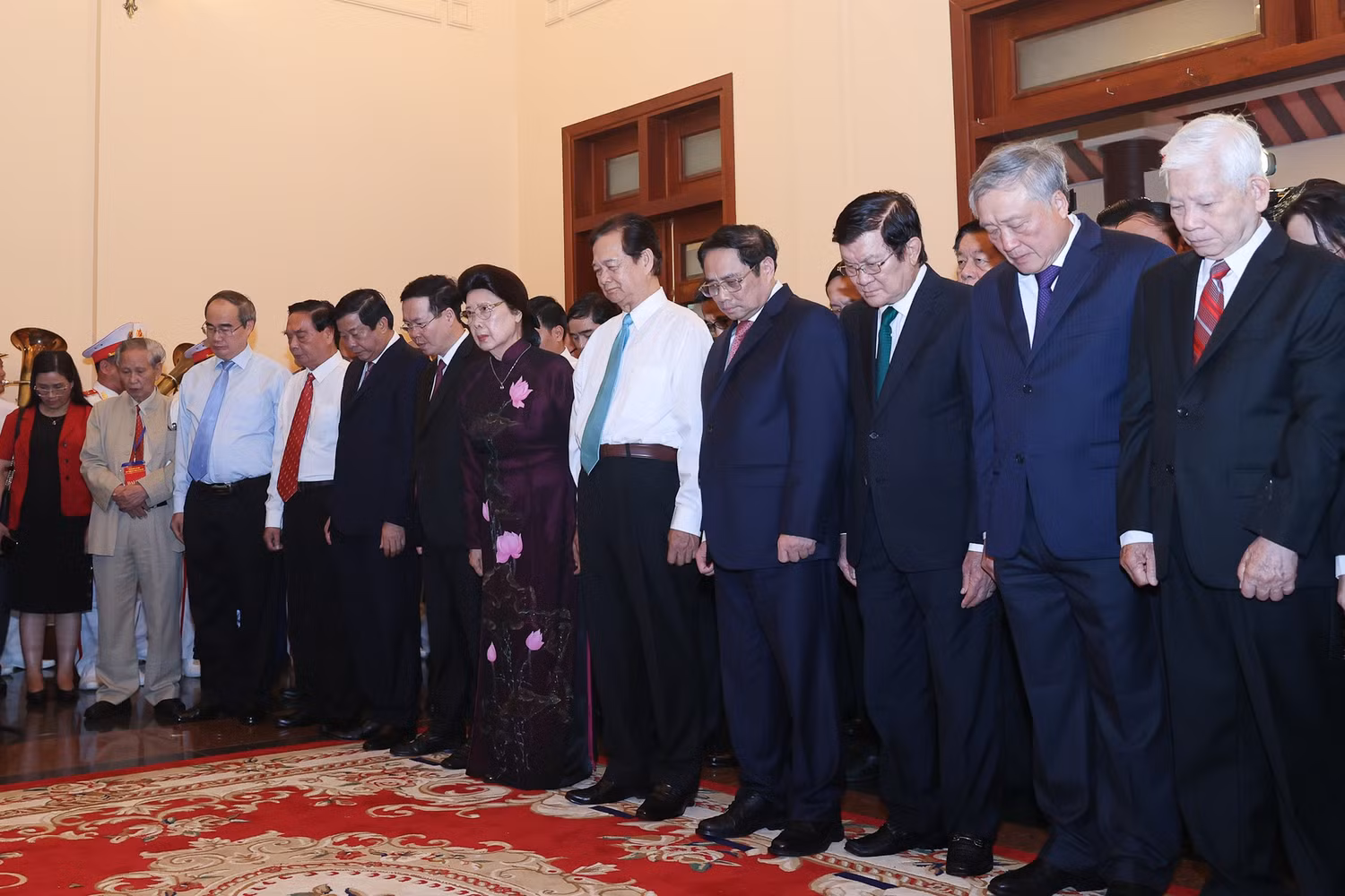 Thủ tướng Phạm Minh Chính và các đồng chí lãnh đạo, nguyên lãnh đạo Đảng, Nhà nước tưởng niệm Thủ tướng Võ Văn Kiệt - Ảnh: VGP/Nhật Bắc Thủ tướng Phạm Minh Chính và các đồng chí lãnh đạo, nguyên lãnh đạo Đảng, Nhà nước tưởng niệm Thủ tướng Võ Văn Kiệt - Ảnh: VGP/Nhật Bắc
