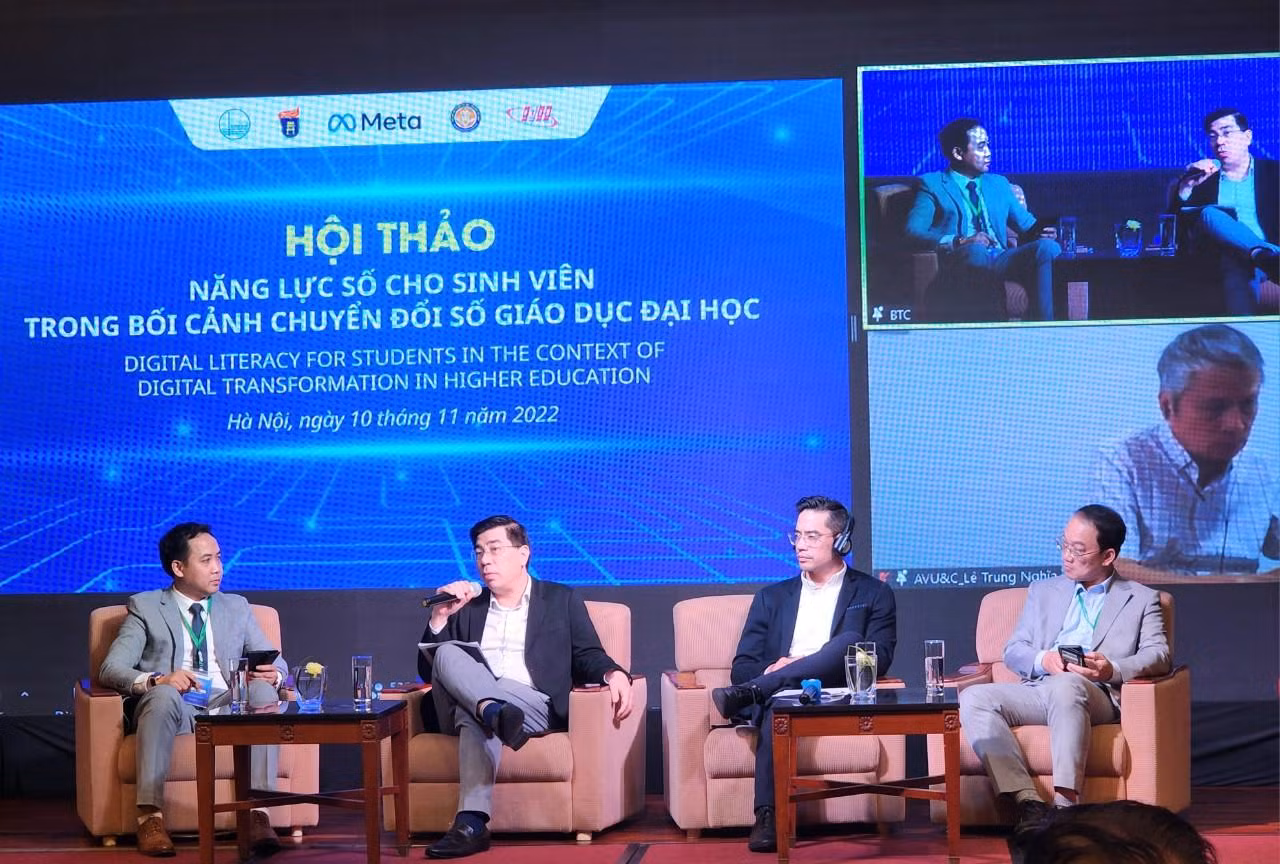 Các chuyên gia khách mời trao đổi về nâng cao năng lực số cho sinh viên. Ảnh: Hoài Linh Các chuyên gia khách mời trao đổi về nâng cao năng lực số cho sinh viên. Ảnh: Hoài Linh