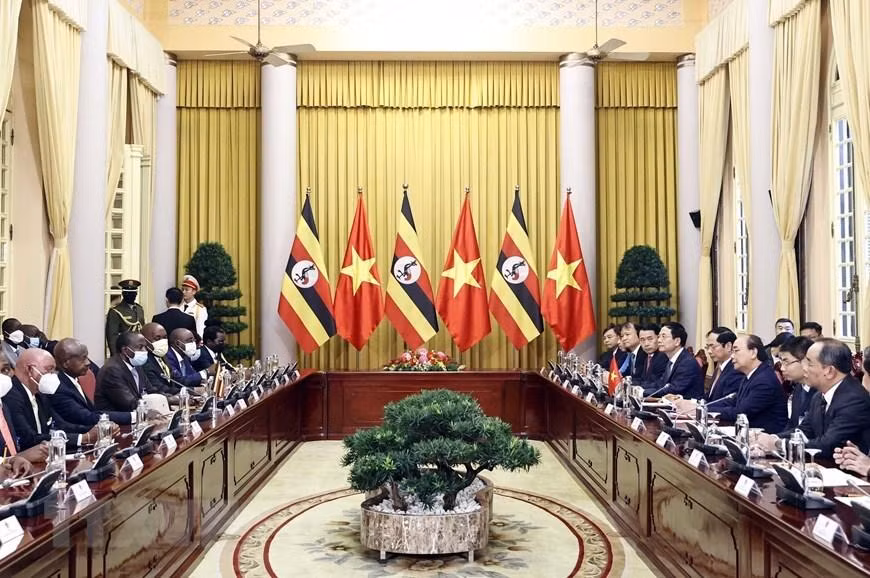 Chủ tịch nước Nguyễn Xuân Phúc hội đàm với Tổng thống Uganda Yoweri Kaguta Museve. (Ảnh: TTXVN) Chủ tịch nước Nguyễn Xuân Phúc hội đàm với Tổng thống Uganda Yoweri Kaguta Museve. (Ảnh: TTXVN)
