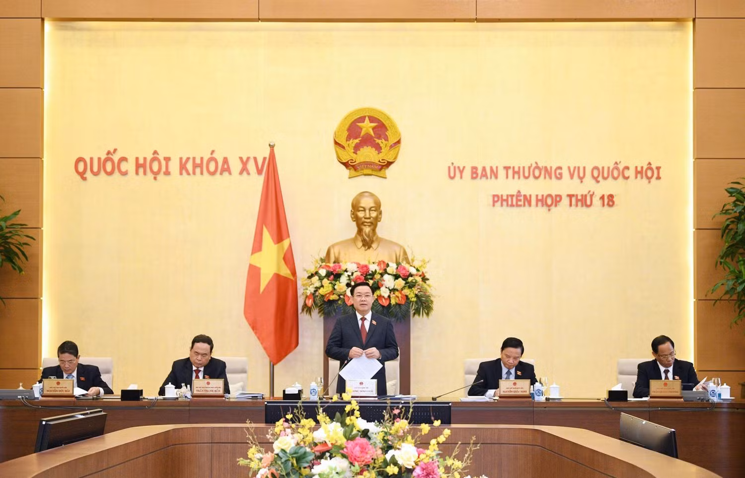 Chủ tịch Quốc hội Vương Đình Huệ phát biểu khai mạc Phiên họp thứ 18 của Uỷ ban Thường vụ Quốc hội. Ảnh: quochoi.vn