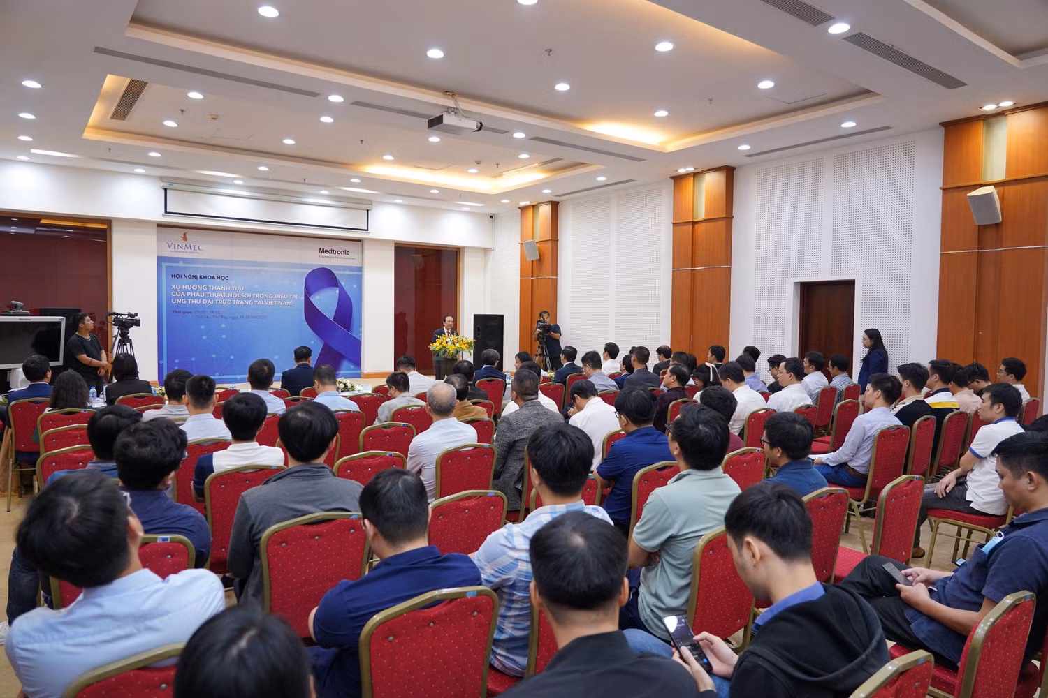 Trong 2 ngày, Hội nghị đã thu hút hơn 500 bác sĩ, cán bộ y tế trên khắp cả nước tham gia tại chỗ và trực tuyến để cập nhật thông tin