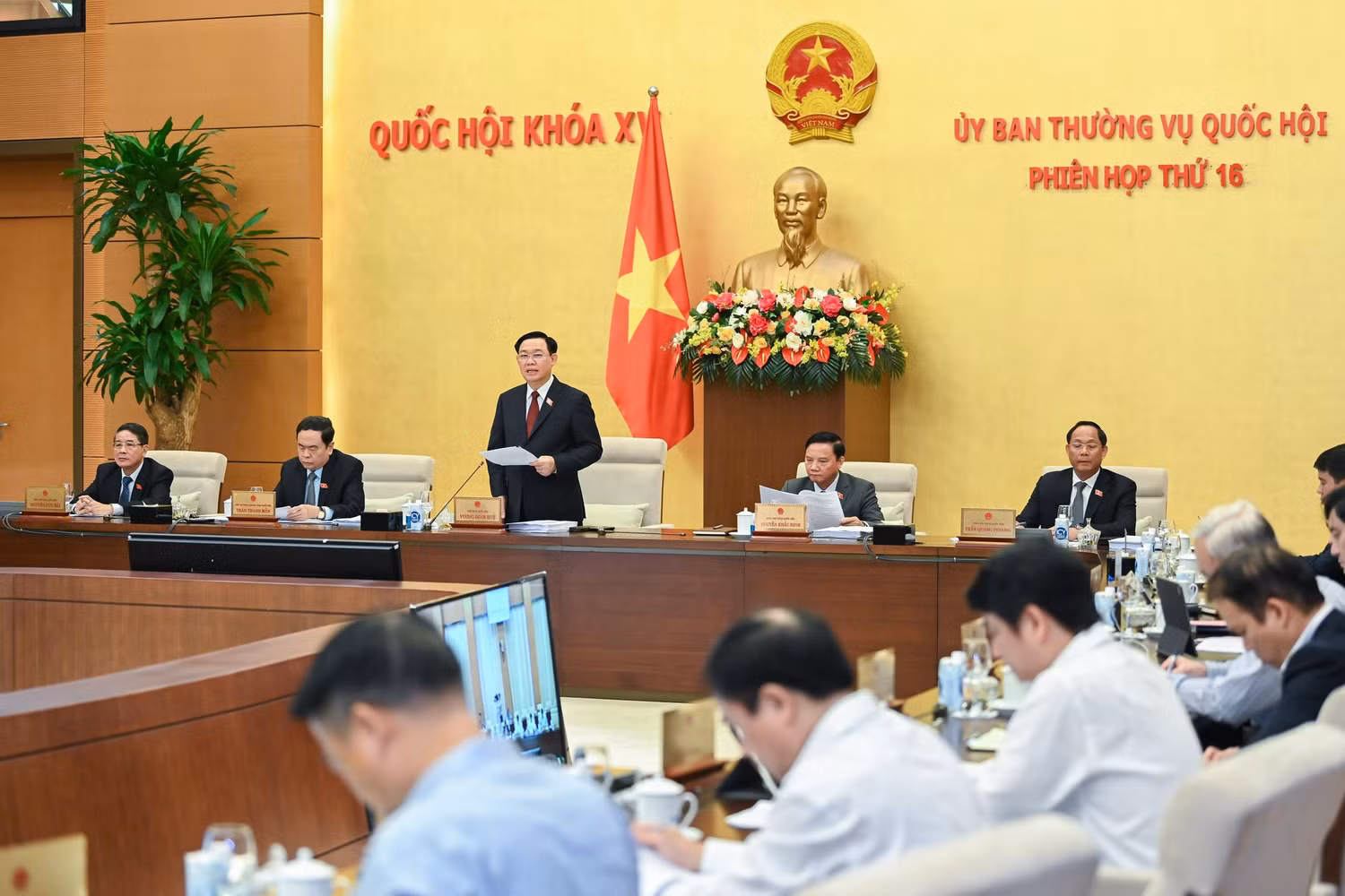 Hình ảnh tại Phiên họp thứ 16 của Ủy ban Thường vụ Quốc hội. Ảnh: quochoi.vn Hình ảnh tại Phiên họp thứ 16 của Ủy ban Thường vụ Quốc hội. Ảnh: quochoi.vn