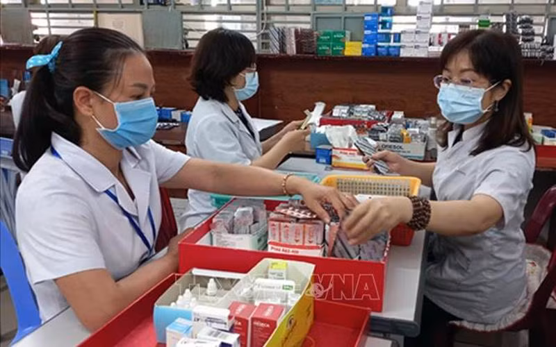 Chính phủ yêu cầu xử lý nhanh nhất các vướng mắc, tạo điều kiện cho các cơ quan, đơn vị thực hiện việc mua sắm, đấu thầu thuốc, trang thiết bị, vật tư y tế. Ảnh: TTXVN Chính phủ yêu cầu xử lý nhanh nhất các vướng mắc, tạo điều kiện cho các cơ quan, đơn vị thực hiện việc mua sắm, đấu thầu thuốc, trang thiết bị, vật tư y tế. Ảnh: TTXVN