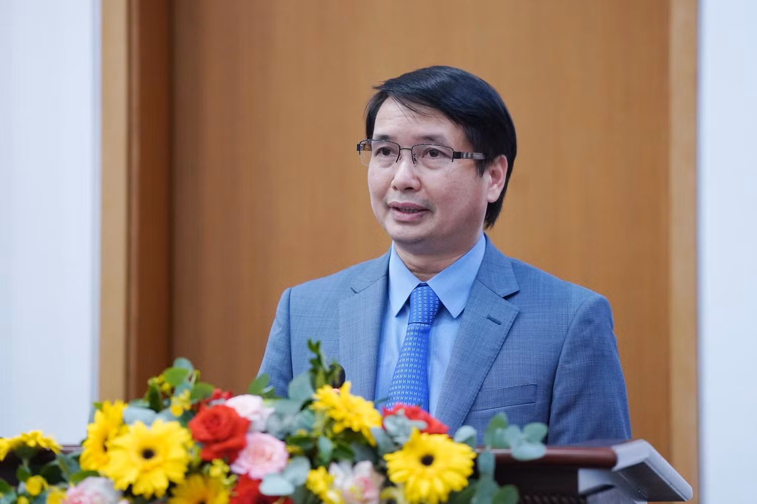 Phó Chủ nhiệm Văn phòng Quốc hội, Trợ lý Chủ tịch Quốc hội Phạm Thái Hà giới thiệu tóm tắt dự kiến chương trình và nội dung Kỳ họp thứ 4, Quốc hội khóa XV. Ảnh: Cổng thông tin điện tử Quốc hội