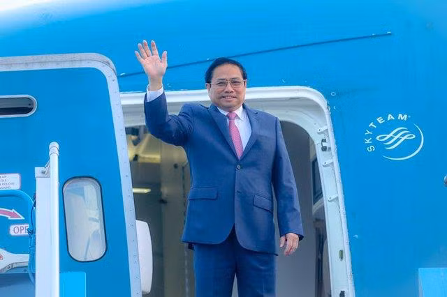 Thủ tướng Chính phủ Phạm Minh Chính dẫn đầu đoàn đại biểu Việt Nam rời Hà Nội, lên đường thăm chính thức Vương quốc Campuchia từ ngày 08-09/11/2022, dự Hội nghị cấp cao ASEAN lần thứ 40, 41 và các hội nghị liên quan từ ngày 10-13/11/2022 - Ảnh: VGP/Nhật Bắc