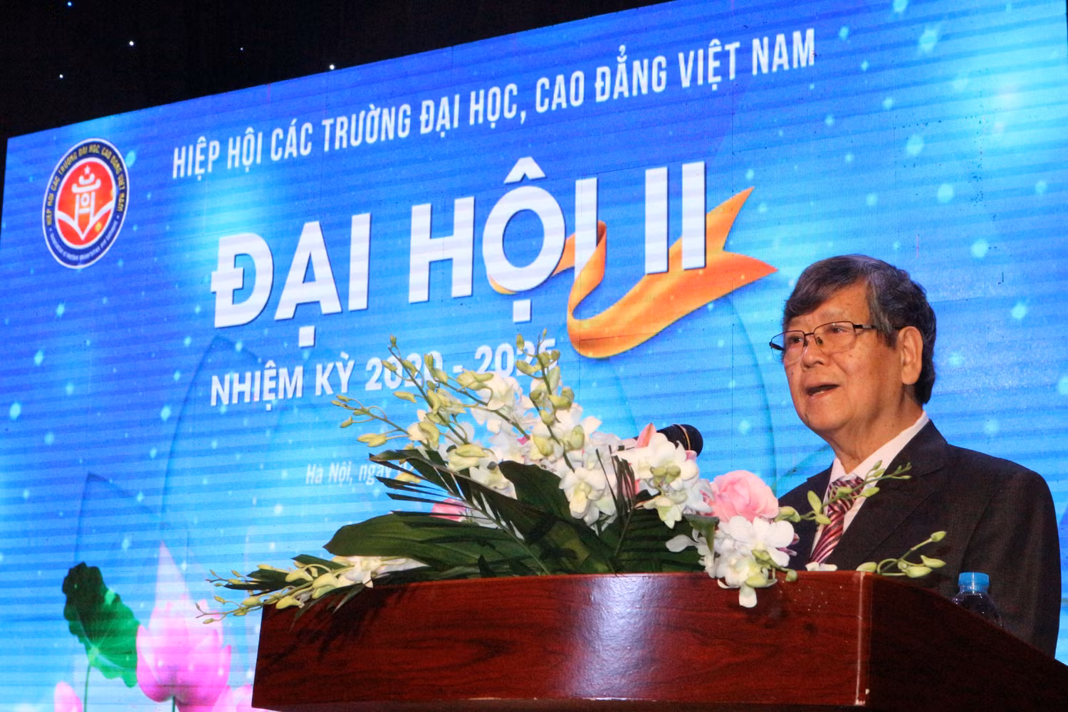 Đại hội lần thứ II Hiệp hội Các trường đại học, cao đẳng Việt Nam đã bầu Tiến sĩ Vũ Ngọc Hoàng giữ chức Chủ tịch Hiệp hội nhiệm kỳ 2020 – 2025 (Ảnh: Tùng Dương)