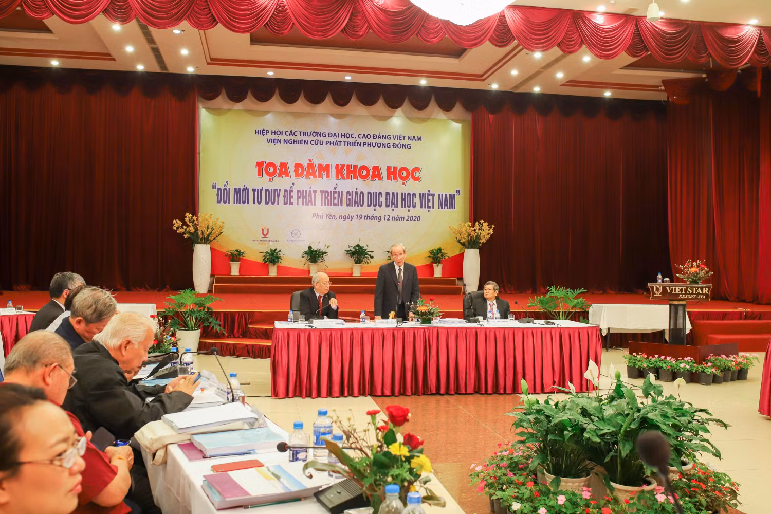 Tọa đàm khoa học “Đổi mới tư duy để phát triển giáo dục đại học Việt Nam” do Hiệp hội Các trường đại học, cao đẳng Việt Nam và Viện nghiên cứu phát triển Phương Đông (ảnh: T.L)