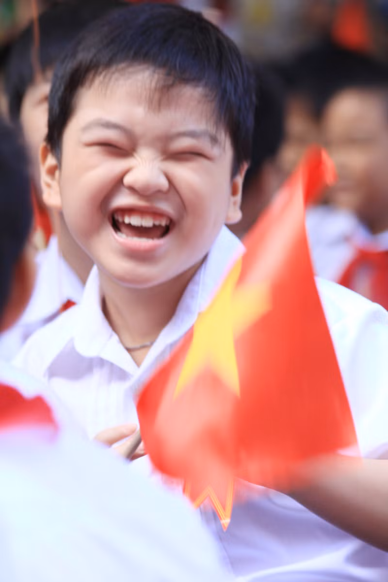 Tươi cười cùng bạn bè tới trường sau quãng thời gian nghỉ hè. Chùm ảnh: Nữ sinh cực "xì tin" trong ngày khai trường >>Nữ sinh đẹp rạng ngời ngày khai trường >>Những thầy cô là hotgirl, hotboy nổi đình nổi đám Tươi cười cùng bạn bè tới trường sau quãng thời gian nghỉ hè. Chùm ảnh: Nữ sinh cực "xì tin" trong ngày khai trường >>Nữ sinh đẹp rạng ngời ngày khai trường >>Những thầy cô là hotgirl, hotboy nổi đình nổi đám