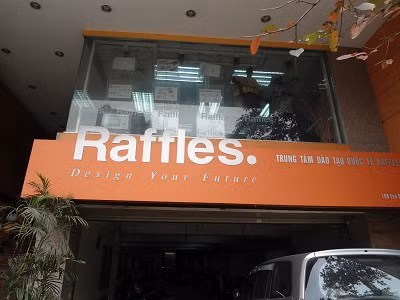 GV người Hà Lan đòi Raflles Hà Nội bồi thường 300 triệu tiền lương