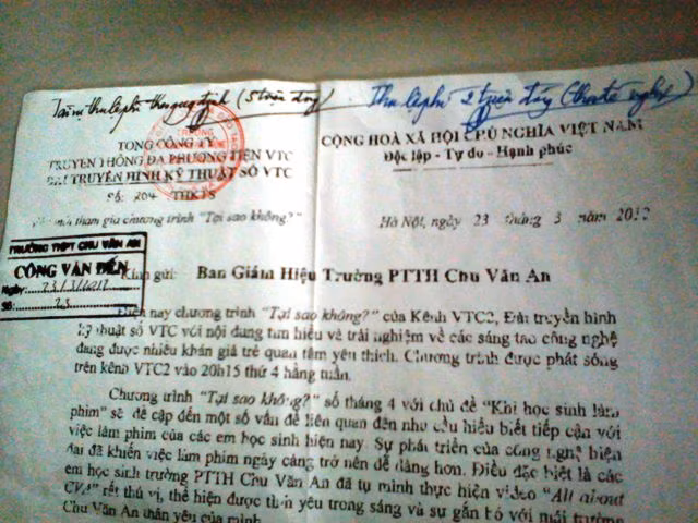 Công văn của VTC gửi tới Trường THPT Chu Văn An có chữ ký và con dấu nhà trường đề nghị Tài vụ thu "theo quy định 5 triệu đồng".