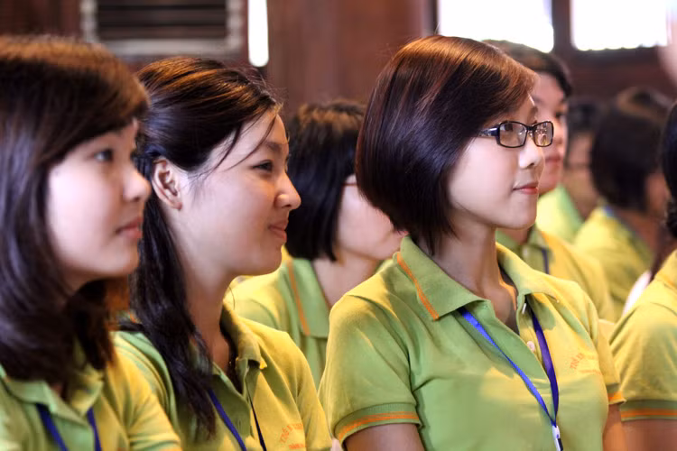 Những gương mặt xuất sắc nhất đầu ra các trường đại học, học viện. >> Chùm ảnh: Chiêm ngưỡng tác phẩm 3D "kinh dị" >> Những trò lố của sinh viên Trung Quốc trong ký túc xá (P4) >> Học sinh chửi bậy, nói tục vì người lớn dối trá >> Hoa khôi các trường Đại học, Cao đẳng