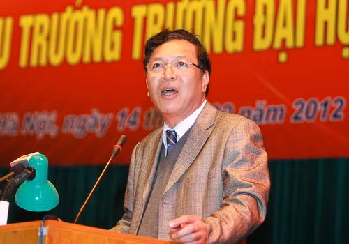 Bộ trưởng Phạm Vũ Luận phát biểu tại Hội nghị Hiệu trưởng các trường ĐH, CĐ (Ảnh Tuổi trẻ)