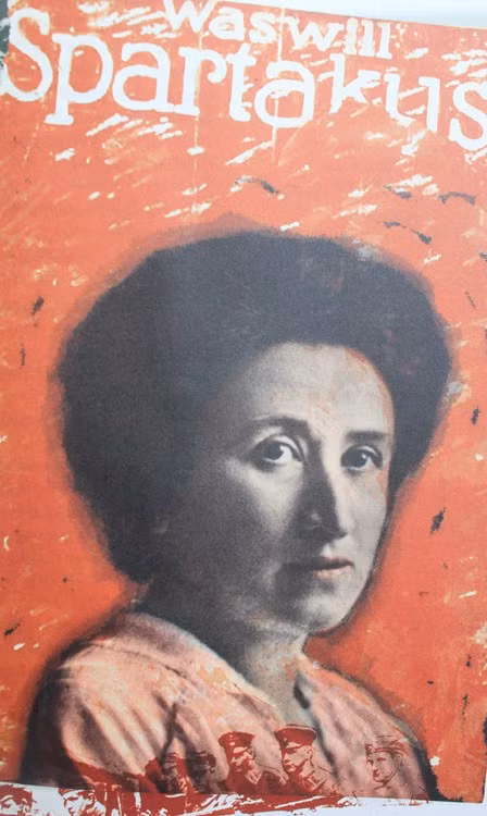 Rosa Luxemburg (1871-1919), người Đức, là một trong hai khuôn mặt lớn của phong trào Spartakus, những người mà sau Thế chiến thứ nhất, muốn liên kết công nhân trên toàn thế giới với cách mạng. Bà chết vì bị ám sát. Những trò chơi thủa ấu thơ của tuổi học trò (P3) Chùm ảnh: Nữ sinh đẹp rạng ngời ngày khai trường
