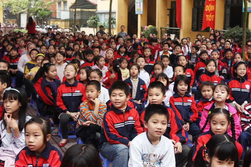 Việc tổ chức những Hội thi “Theo dòng lịch sử” như trường tiểu học Nguyễn Khả Trạc sẽ giúp học sinh yêu môn lịch sử hơn. Theo bà Thủy, đôi khi chỉ thi tự luận trên giấy các em sẽ không phát huy được tư duy và tinh thần tự học. Với hình thức thi “Theo dòng lịch sử” học sinh cảm thấy mình được đóng vai, nhập thân sẽ nhớ lâu, tự hào với truyền thống lịch sử dân tộc. Việc tổ chức những Hội thi “Theo dòng lịch sử” như trường tiểu học Nguyễn Khả Trạc sẽ giúp học sinh yêu môn lịch sử hơn. Theo bà Thủy, đôi khi chỉ thi tự luận trên giấy các em sẽ không phát huy được tư duy và tinh thần tự học. Với hình thức thi “Theo dòng lịch sử” học sinh cảm thấy mình được đóng vai, nhập thân sẽ nhớ lâu, tự hào với truyền thống lịch sử dân tộc.