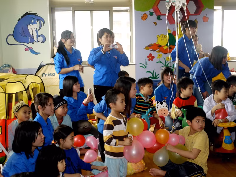 Giáo dục truyền thống đạo đức, ý thức trách nhiệm, kiến thức thực tế và kỹ năng hoạt động xã hội cho thanh thiếu nhi tại địa bàn tình nguyện, thu hút sự quan tâm của toàn xã hội và vận động đông đảo nhân dân tham gia hoạt động tình nguyện. Giáo dục truyền thống đạo đức, ý thức trách nhiệm, kiến thức thực tế và kỹ năng hoạt động xã hội cho thanh thiếu nhi tại địa bàn tình nguyện, thu hút sự quan tâm của toàn xã hội và vận động đông đảo nhân dân tham gia hoạt động tình nguyện.