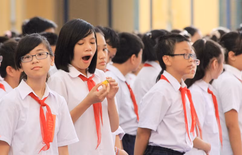 >>Những hình ảnh đẹp nhất lễ khai trường 2012 >> Rơi nước mắt, học sinh quỳ đất trong lễ tựu trường Chùm ảnh: Nét hồn nhiên của các bé khiếm thính ngày tựu trường Chùm ảnh: Đáng yêu những 'thiên thần nhỏ' ngày khai trường