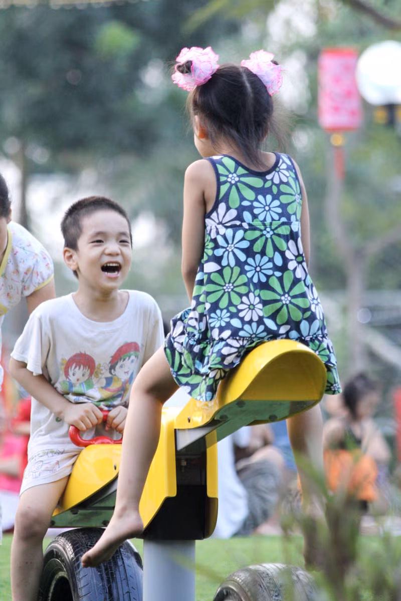 Bập bênh cùng bạn.
