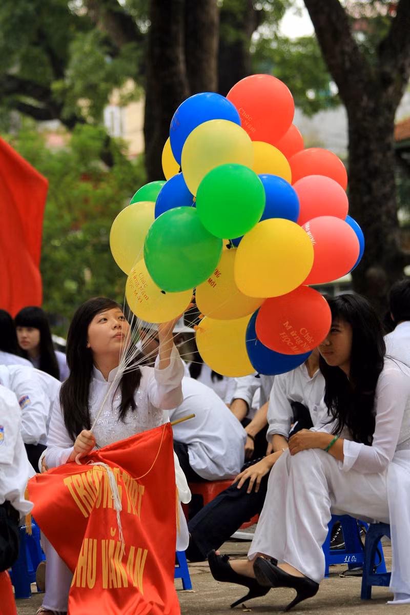 >>Gặp cô giáo siêu kute trong ngày khai giảng trường Ams >>Xúc động hình ảnh chú lính chì Thiện Nhân vào lớp 1 >>Xúc động clip: Học sinh khiếm thính hát Quốc ca bằng tay