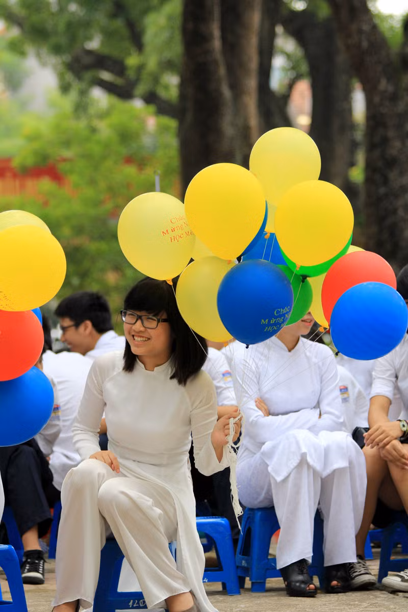 >>Gặp cô giáo siêu kute trong ngày khai giảng trường Ams >>Xúc động hình ảnh chú lính chì Thiện Nhân vào lớp 1 >>Xúc động clip: Học sinh khiếm thính hát Quốc ca bằng tay