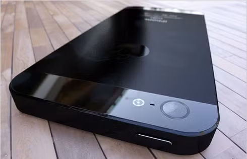 Tuy nhiên, một số ít người cho rằng mặt sau của máy khá xấu, camera to và thô không mang vẻ đẹp tinh tế của sản phẩm Apple. Tuy nhiên, một số ít người cho rằng mặt sau của máy khá xấu, camera to và thô không mang vẻ đẹp tinh tế của sản phẩm Apple.