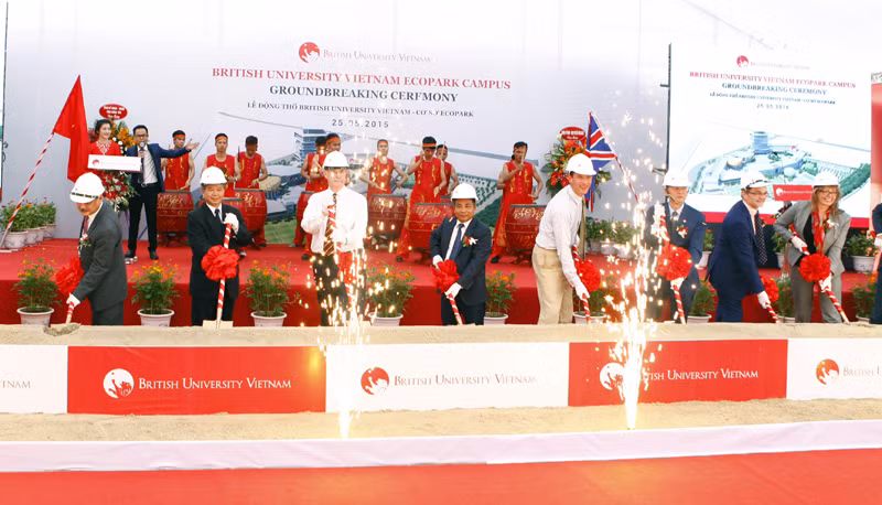 Lễ động thổ cơ sở của British University Vietnam. Ảnh PT Lễ động thổ cơ sở của British University Vietnam. Ảnh PT