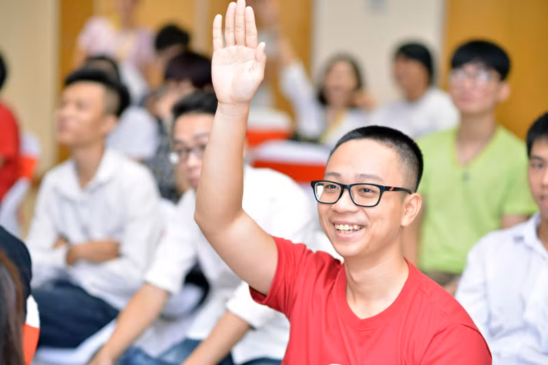 Các sinh viên hào hứng đặt câu hỏi.