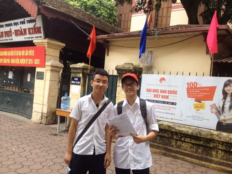 Thí sinh dự thi tại điểm thi Trường THPT Trần Phú, Hoàn Kiếm. Ảnh Xuân Hải Thí sinh dự thi tại điểm thi Trường THPT Trần Phú, Hoàn Kiếm. Ảnh Xuân Hải