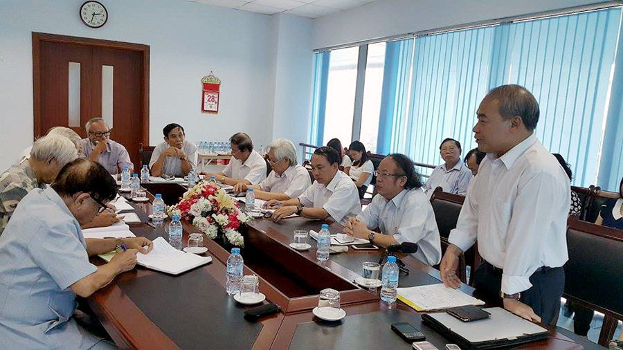 Nhận lời mời của Hiệp hội các trường đại học, cao đẳng Việt Nam, Thứ trưởng Bộ GD&amp;ĐT Nguyễn Vinh Hiển và lãnh đạo Vụ Trung học phổ thông đã tới dự và truyển đạt những tư tưởng cơ bản của Dự thảo Chương trình. Ảnh Xuân Trung