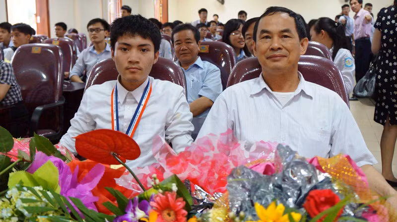 Chuyện vượt khó của "cậu bé Vàng" Olympic trường Phan Bội Châu ảnh 2