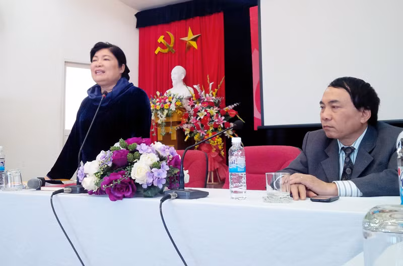 Bà Đào Liên Hương thông tin về sự kiện Triển lãm giáo dục năm 2015. Ảnh Phương Thảo Bà Đào Liên Hương thông tin về sự kiện Triển lãm giáo dục năm 2015. Ảnh Phương Thảo