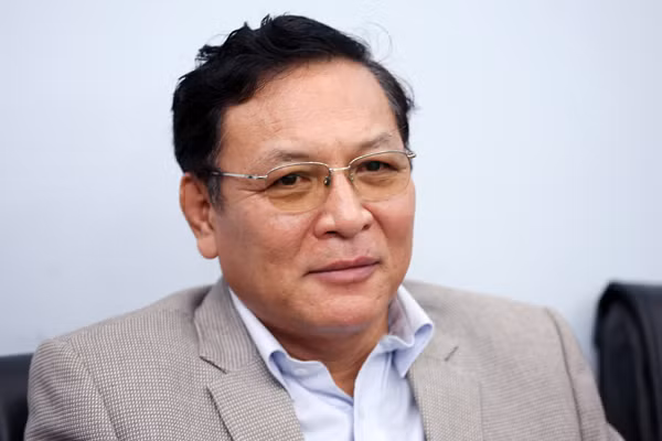 Bộ trưởng Phạm Vũ Luận: “Bây giờ các cháu lo và có thông tin để tính toán, để cân nhắc, để thay đổi, chúng tôi nghĩ đó là sự đổi mới, sự lo lắng cần thiết để các cháu có kết quả tương xứng với công sức, thành quả các cháu đạt được". Bộ trưởng Phạm Vũ Luận: “Bây giờ các cháu lo và có thông tin để tính toán, để cân nhắc, để thay đổi, chúng tôi nghĩ đó là sự đổi mới, sự lo lắng cần thiết để các cháu có kết quả tương xứng với công sức, thành quả các cháu đạt được".