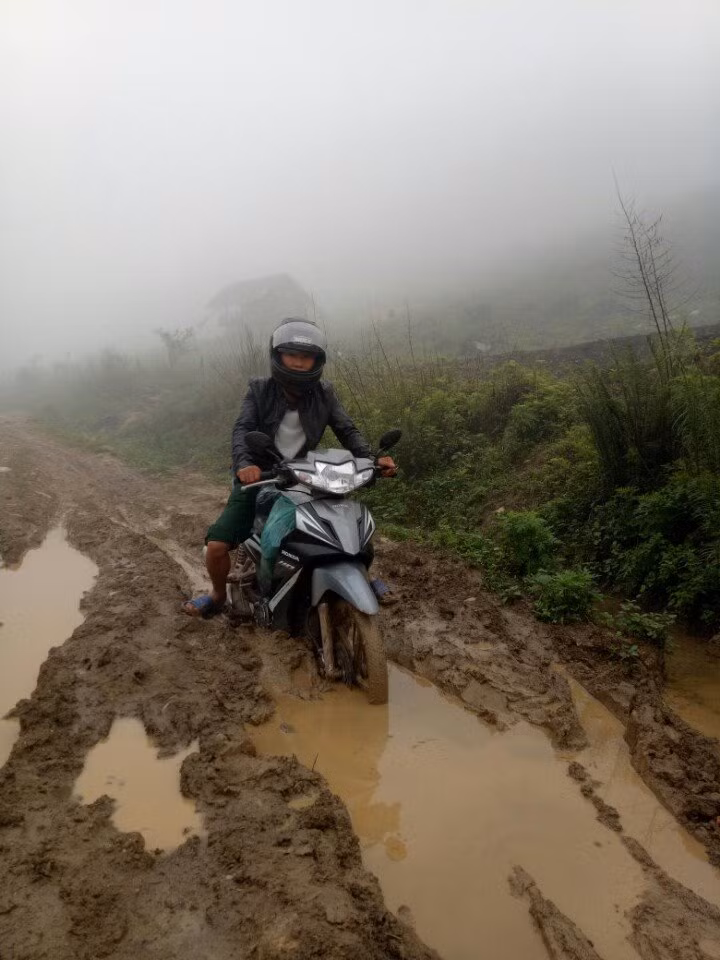 Hành trình đưa con chữ đến đồng bào dân tộc của thầy giáo quân hàm xanh (Ảnh:NVCC) Hành trình đưa con chữ đến đồng bào dân tộc của thầy giáo quân hàm xanh (Ảnh:NVCC)