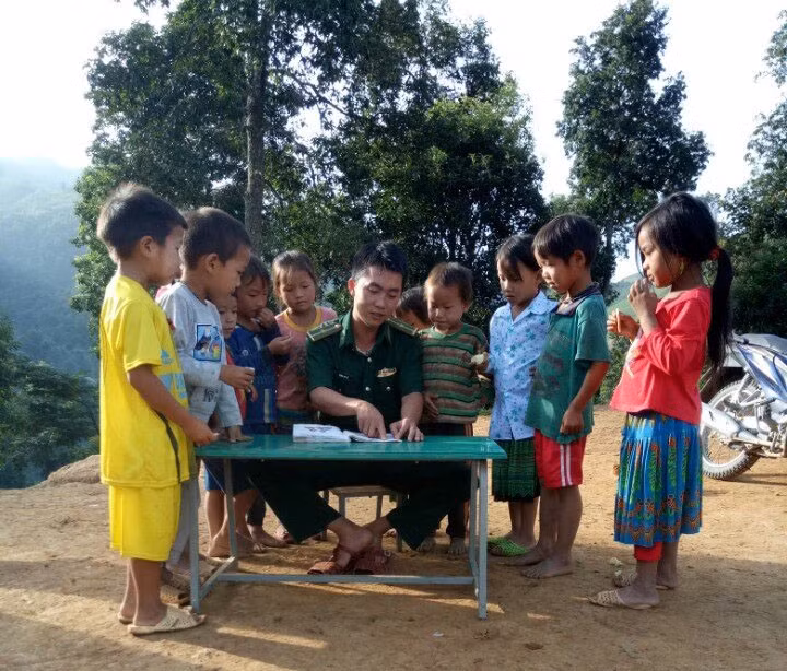 Lớp học nhỏ nhưng đầy nghĩa tình của thầy giáo Lừ (Ảnh:NVCC) Lớp học nhỏ nhưng đầy nghĩa tình của thầy giáo Lừ (Ảnh:NVCC)